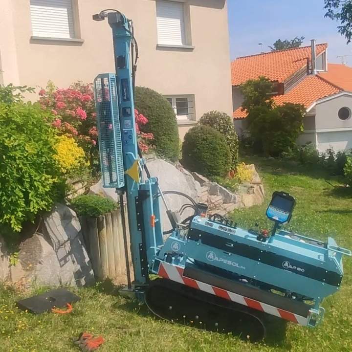 Foreuse compacte sur chenille Clermont-Ferrand